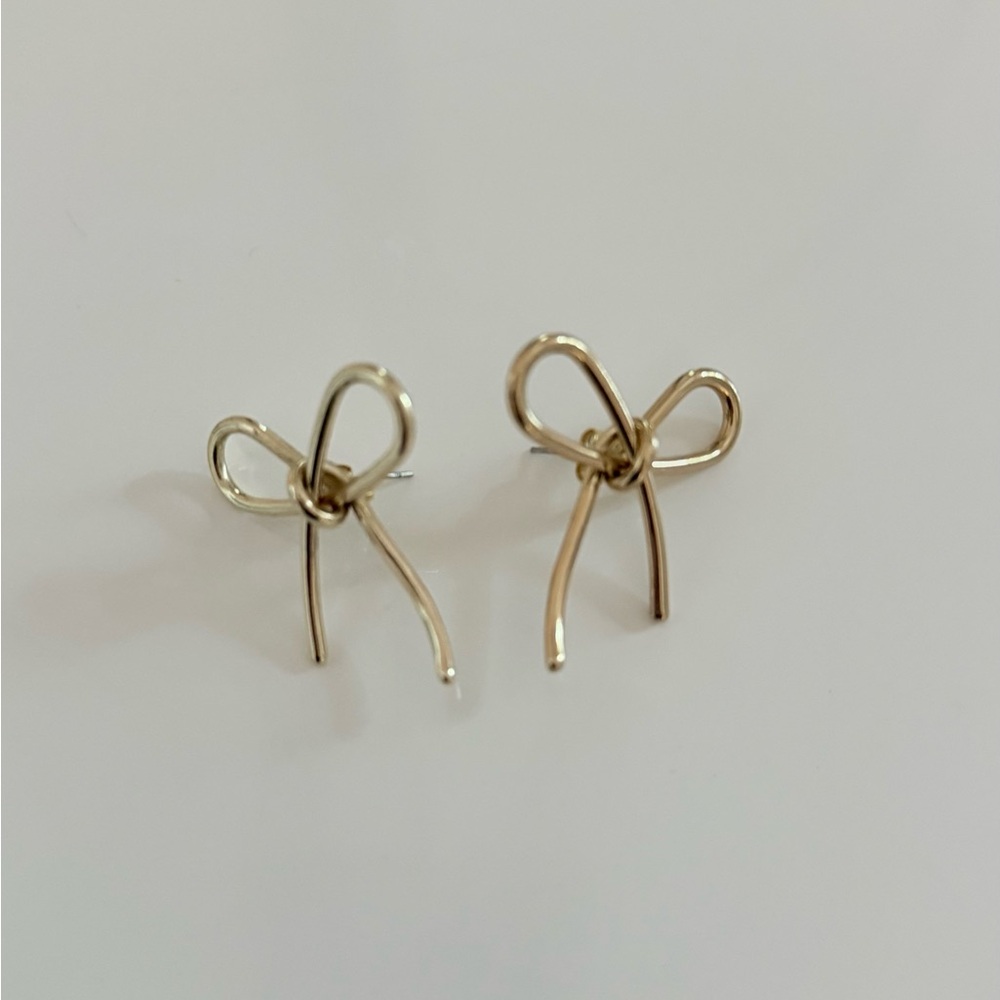 Elegant Bow Knot Earrings in Gold